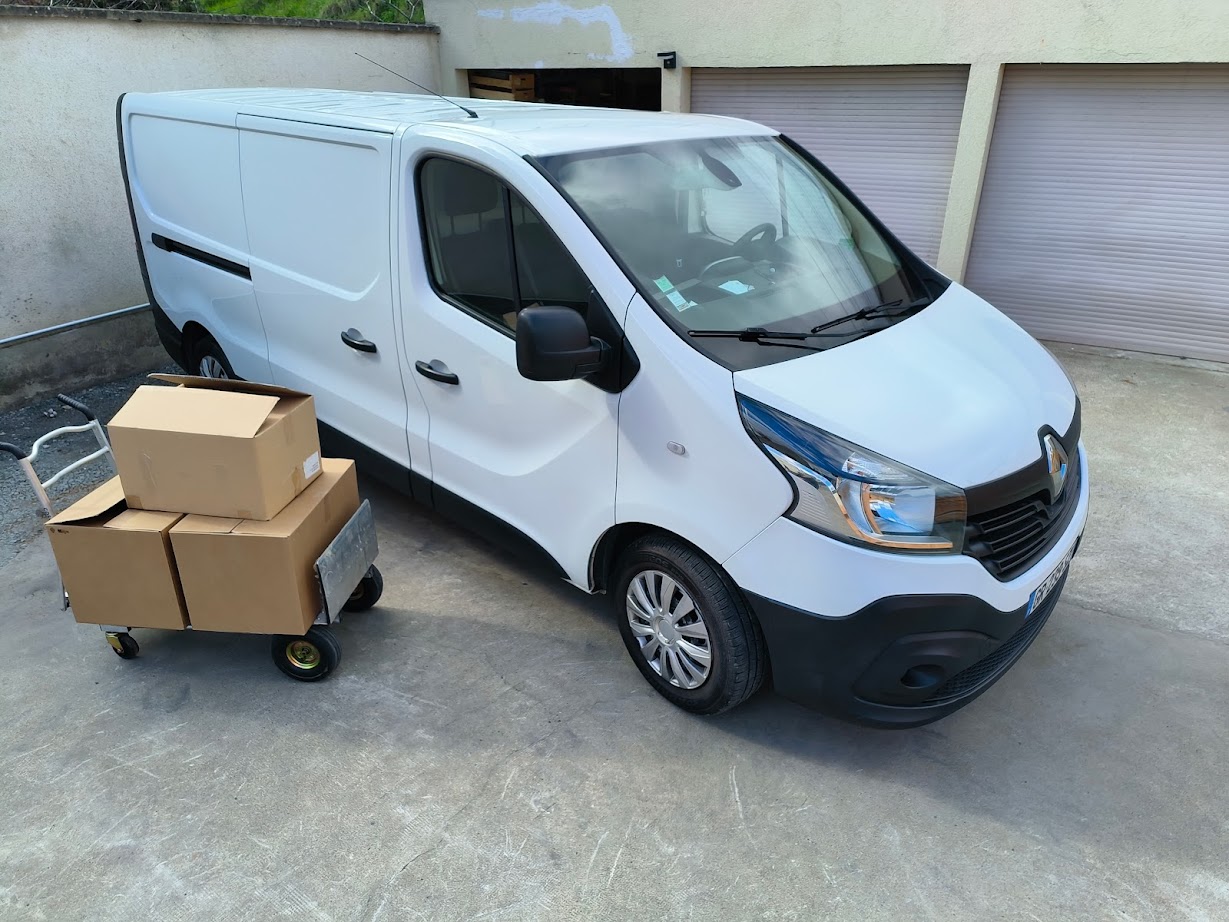 Découvrez notre camion dédié au débarras à Château-la-Vallière. Équipé pour gérer les encombrants et assurer une évacuation rapide dans le respect de l'environnement.