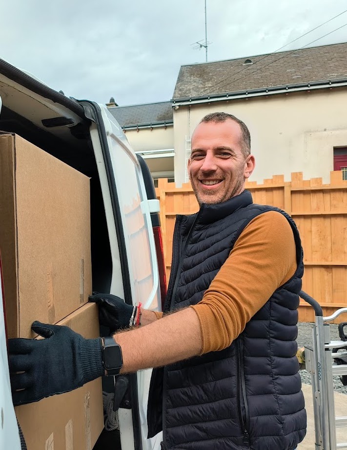 Le fondateur de notre service de débarras à Tours : une approche bienveillante, respectueuse et éthique pour des situations délicates.